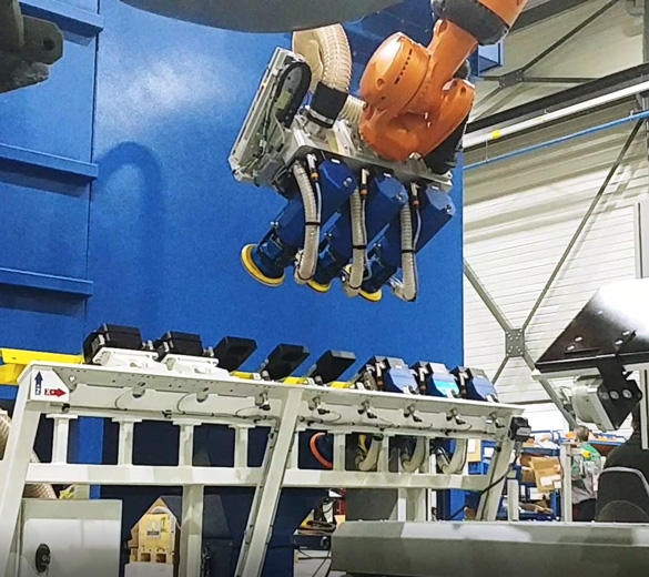 Automatic dis changeover - metal sanding robot - GEBE2 | EMPOWERING TECHNOLOGIES